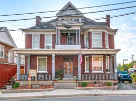 1 Mi to Dtwn Cumberland Historic Apt with Patio!