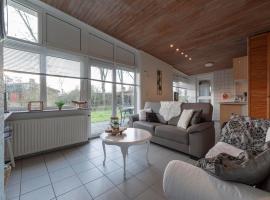 Bungalow near Sint Maartenszee Dunes，位于圣马丁斯泽的酒店