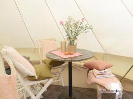 Charming Tent lodge with garden，位于卡兰茨奥赫的酒店