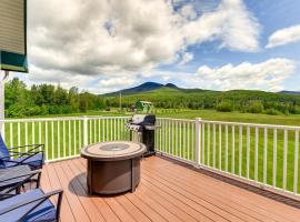 Mtn-View Home 6 Mi to Jay Peak Resort Fish and Hike，位于Montgomery Center的酒店