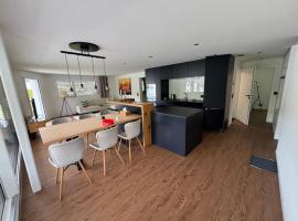 Abendrot- grosse moderne und stilvolle Ferienwohnung im Bergdorf Sörenberg，位于瑟伦贝格的酒店