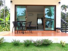 First Light beach bungalow 4，位于帕干岛的酒店