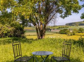 Charming farmhouse with views and fireplace-1 hr40 min from Paris，位于Béthonvilliers的酒店