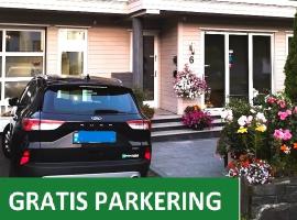 Villa Baneheia-Studios & Apartment，位于克里斯蒂安桑的带泳池的酒店