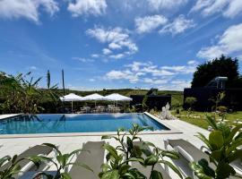 Villa's Pomar do Moinho - 5 minutes from &Oacute;bidos，位于Usseira的带泳池的酒店