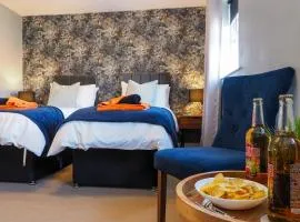 Spacious Comfy 4 Bed Home - Sleeps up to 7 & Pets