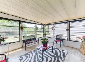 2 Mi to Ellenton Outlets Home with Community Perks!，位于埃伦顿的酒店