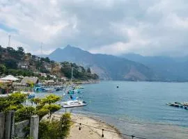 Orilla - Lakefront Getaway