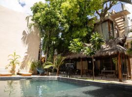 Hotel Tunich Naj & Hostal，位于巴利亚多利德的酒店