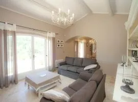 Villa in Provence with Infinity Pool, cleaning included