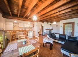Apartment in Darney with Meadow Views, cleaning included，位于Dombasle-devant-Darney的酒店