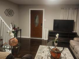 Simple 'N' Sheek 3bedroom 1 bathroom house，位于East Lansdowne的酒店