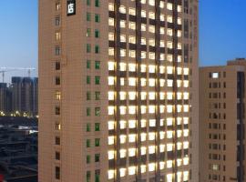 银川兰傒谷商务广场国商北路亚朵S酒店，位于银川的豪华型酒店