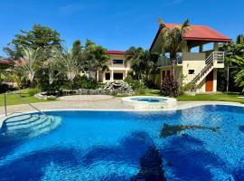 Strutz Art Garden Resort，位于Bangued的酒店