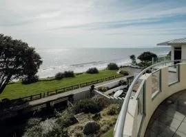 Wanaka Beachouse - stay next to the sand