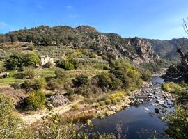 gite PIERRE dolce via ardèche vallée de l'eyrieux，位于Chalencon的酒店