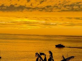 Oasis d'Happy Bay with SPA, Frontbeach, Amazing sunset on Anguilla，位于圣马丁岛的酒店