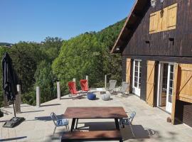 Le Chalet D'en Paradis，位于Serrières-sur-Ain的酒店