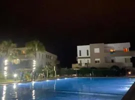 Appartement vue sur piscine et sur mer