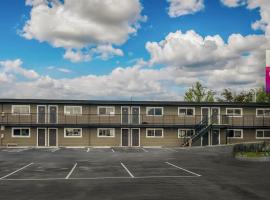 Coast Penticton Hotel，位于彭蒂克顿的酒店
