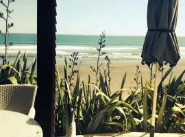 Chester Cottage Beachfront - direct ocean access
