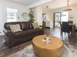 Chic in the City - luxury 2 BR apartment in CBD