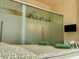 SMARAGD - kleines Apartment mit Balkon - direkt im Zentrum，位于巴德伊舍的酒店