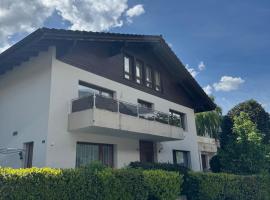 Large vacation home with mountain views，位于Quarten的酒店