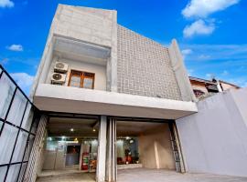 Hotel O Tegal near near Pacific Mall Tegal formerly Hugo Suites Family，位于直葛的酒店