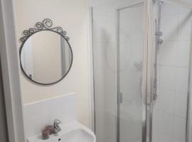 Private Ensuite room in Wolverhampton city centre，位于伍尔弗汉普顿的酒店