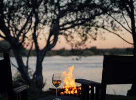Chundukwa River Lodge - Self Catering House，位于利文斯顿的酒店