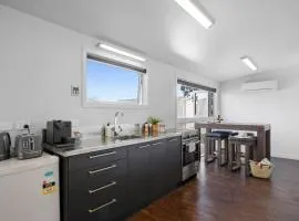 Beach Studio - coastal escape near Fitzroy Beach