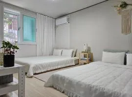 Haenggung-dong Stay