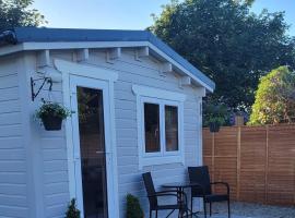 Quiet Cozy Cabin Near Galway City Ballybrit