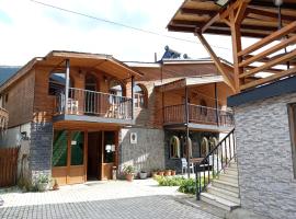Ushba House，位于梅斯蒂亚的酒店