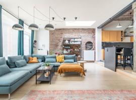 Beautiful loft with terrace - Midi station - Flix，位于布鲁塞尔的酒店