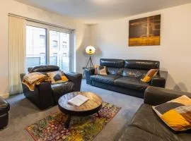 Dundee City centre apartment - 3 bedrooms sleeps 6