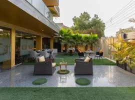Lime Tree Hotel - Near Medanta Hospital