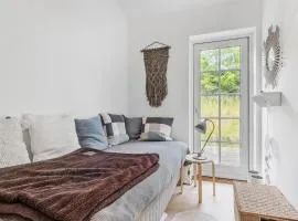 Cozy Home In Dronningmølle With Wifi