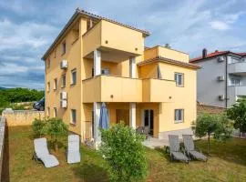 2 Bedroom Gorgeous Apartment In Omisalj