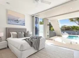 Seaside Luxury: Private Pool and Stunning Views