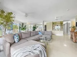 Relaxing Ocean Views Beachside at Buddina