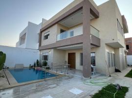 Luxury villa with a pool，位于Hammamet Sud的酒店