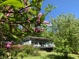 La Maison d'Architecte en pleine nature - le "Clos des Chevreuils"，位于Barbençon的酒店