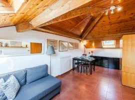 Cozy Rooftop Flat - Steps from the sea - AC and WiFi