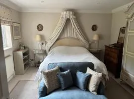 6 Northfields Close Family Household