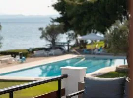 Veya Suite - Private Beach & Pools