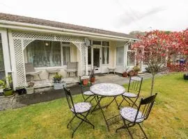 3 Riverside Bungalows