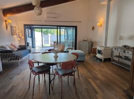 Ma maison aux Angles calme climatisée，位于莱斯安格尔斯的酒店