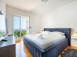 Apartment Rina with Heated Jacuzzi